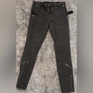 BLANKNYC® Skinny Zip Stretch Denim. Size 27